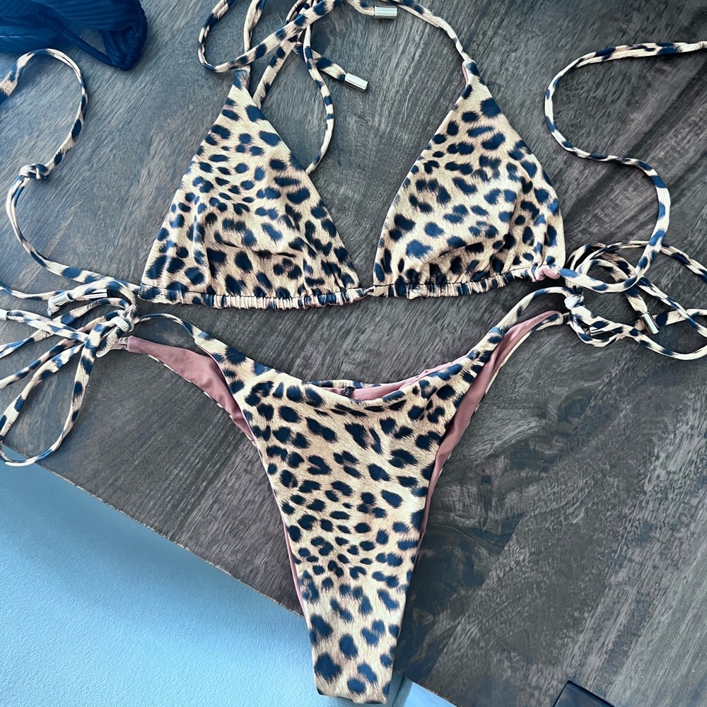 MONDAY SWIMWEAR Bikini Set